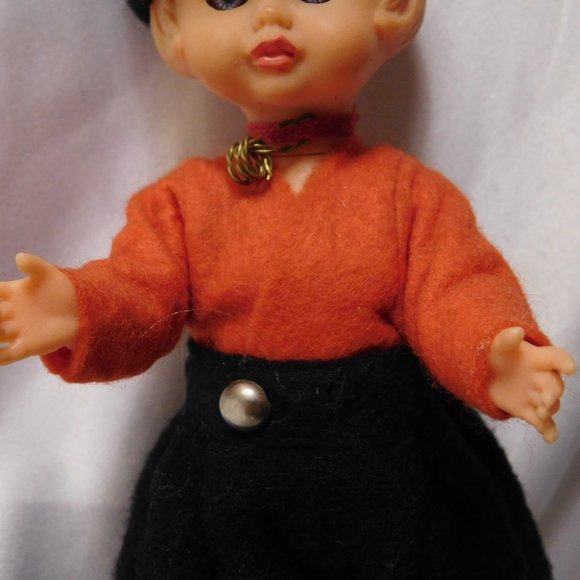 DUTCH DOLL WITH WOOD SHOES VINTAGE - Picture 3 of 7